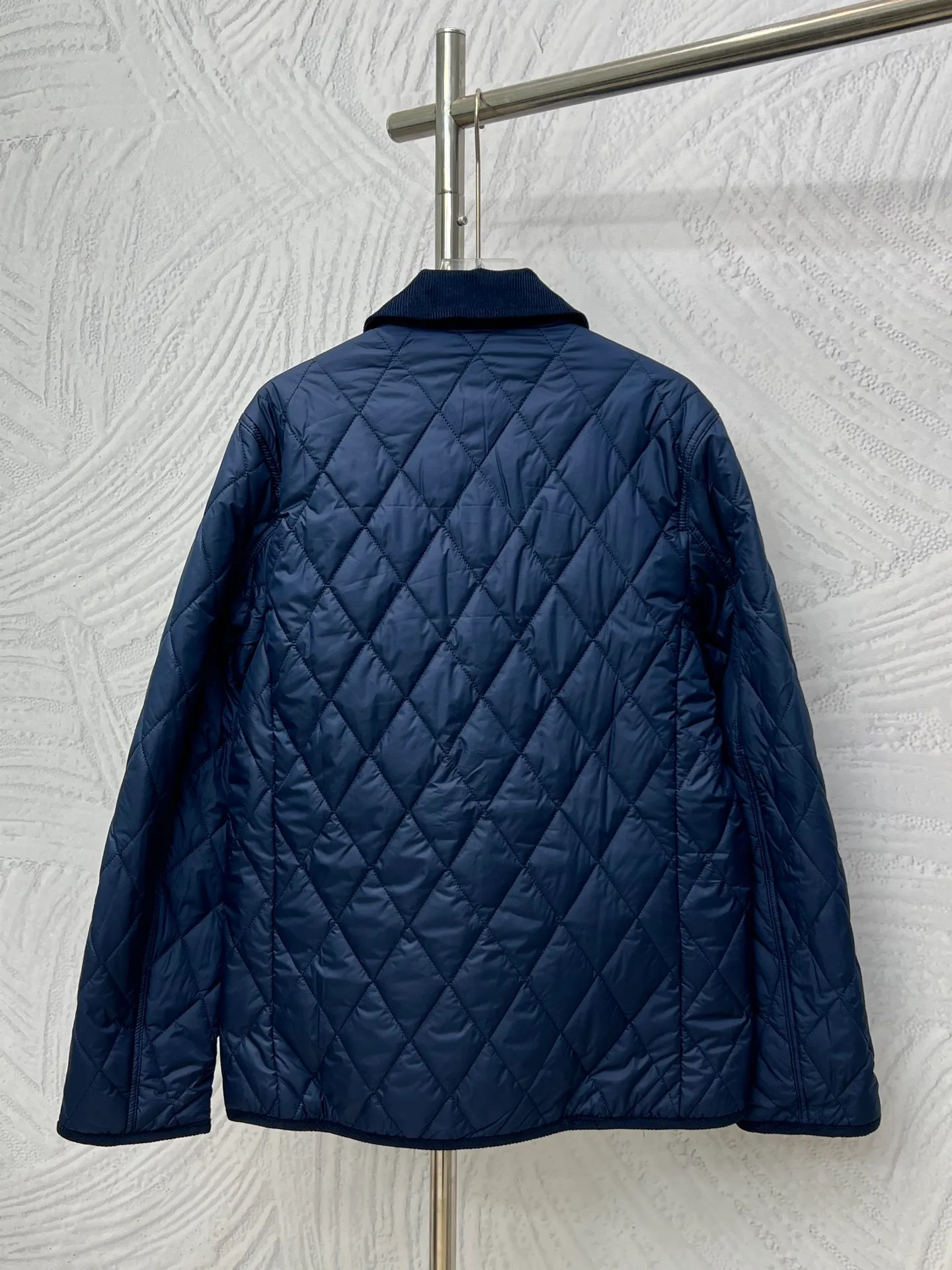 P350 Ralph Lauren logo embroidered diamond plaid corduroy cotton jacket. Exquisite small logo embroidery on the chest, corduroy color-blocked lapels, pocket design showing details, customized accessories, complete with three standards. Size: S M L XL